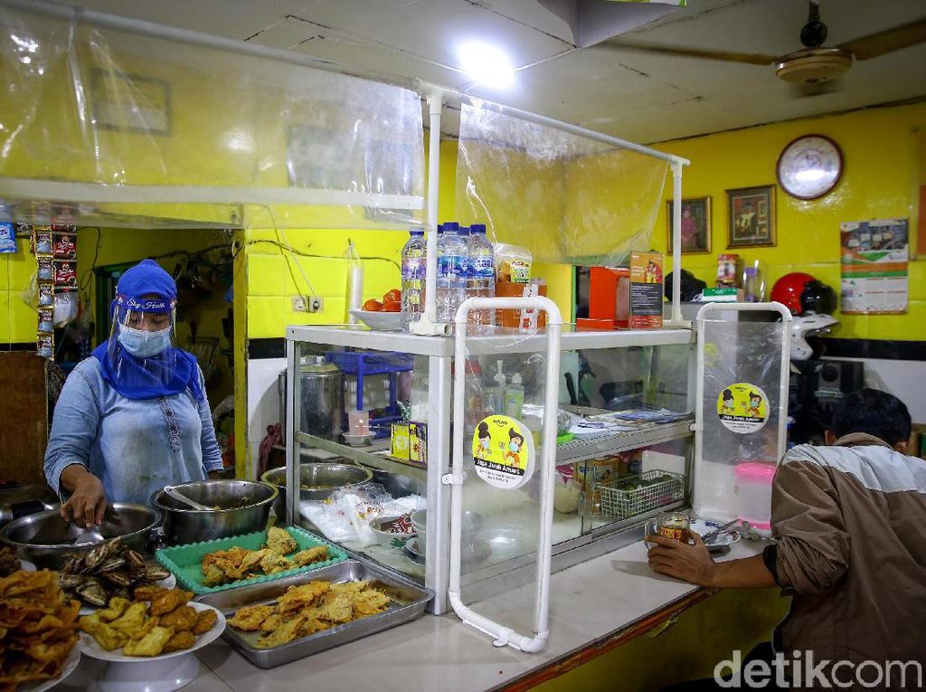 PSBB Diperpanjang, Warteg di Jakarta Perketat Protokol Kesehatan PSBB Diperpanjang, Warteg di Jakarta Perketat Protokol Kesehatan