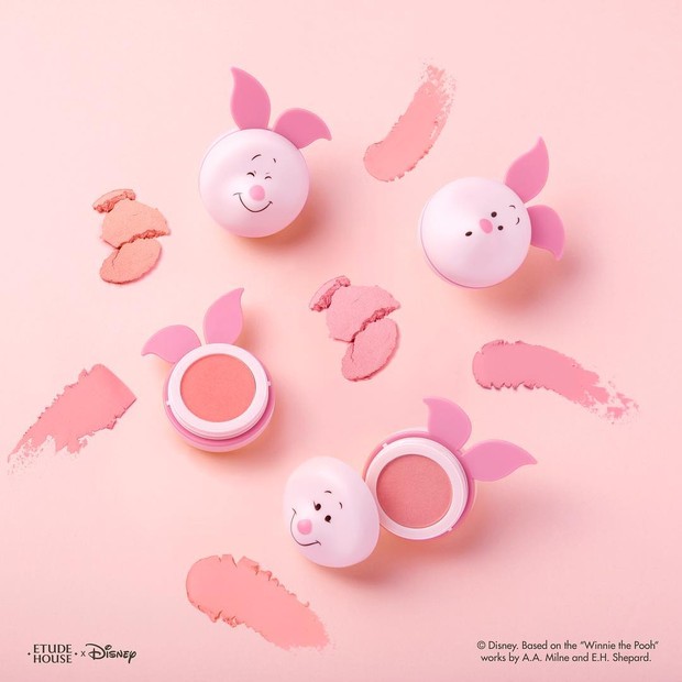 The cushiony jelly mousse blushmake cheeks express milky-white,and lovely as like Piglet.