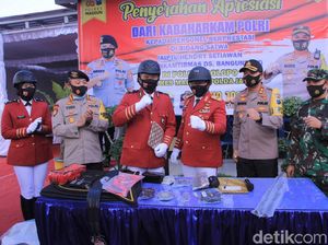 11 Tahun Jadi Bhabinkamtibmas Kuda, Aipda Hendry Diapresiasi Mabes Polri 11 Tahun Jadi Bhabinkamtibmas Kuda, Aipda Hendry Diapresiasi Mabes Polri