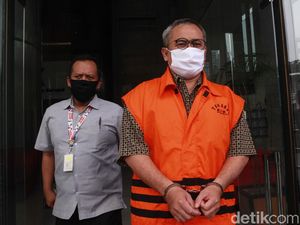 Cornelis Buston Kembali Diperiksa Soal Kasus Suap Pengesahan APBD Cornelis Buston Kembali Diperiksa Soal Kasus Suap Pengesahan APBD