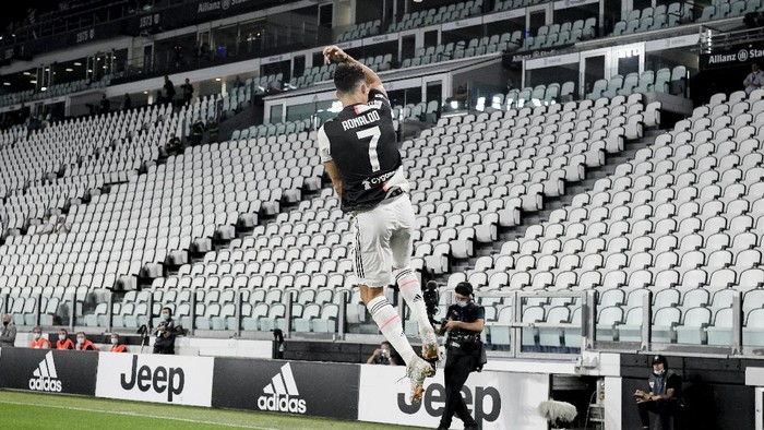 Juventus Cristiano Ronaldo celebrates after scoring a goal during the Italian Serie A soccer match between Juventus and Lazio at the Allianz stadium in Turin, Italy, Monday, July 20, 2020. (Marco Alpozzi/LaPresse via AP)