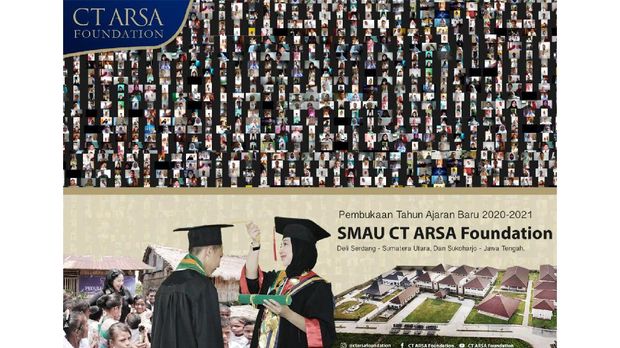 Kumpulan peserta pembukaan tahun ajaran baru 2020-2021 dan prosesi wisuda tahun 2019 sebelum pandemi.