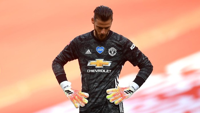 LONDON, ENGLAND - JULY 19: David De Gea of Manchester United reacts during the FA Cup Semi Final match between Manchester United and Chelsea at Wembley Stadium on July 19, 2020 in London, England. Football Stadiums around Europe remain empty due to the Coronavirus Pandemic as Government social distancing laws prohibit fans inside venues resulting in all fixtures being played behind closed doors. (Photo by Andy Rain/Pool via Getty Images)