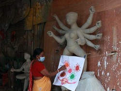 Cuma di India, Penyebab COVID-19 Disembah Sebagai Dewi Corona