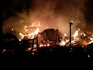 Api Melalap Gudang Mebel di Sukabumi