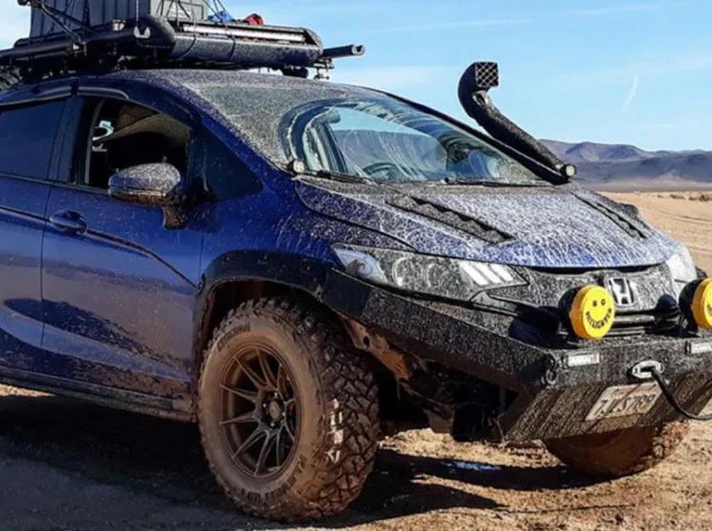 Gokil! Honda Jazz Lawan Kodrat buat Off Road Gokil! Honda Jazz Lawan Kodrat buat Off Road