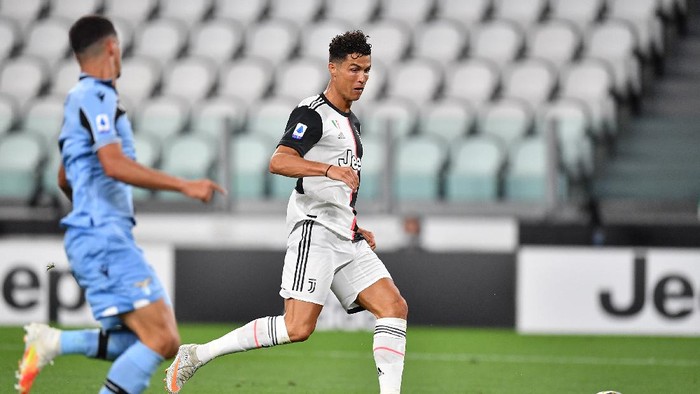TURIN, ITALY - JULY 20:  Cristiano Ronaldo of Juventus scores his second goal during the Serie A match between Juventus and  SS Lazio at Allianz Stadium on July 20, 2020 in Turin, Italy.  (Photo by Valerio Pennicino/Getty Images)