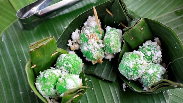 klepon indonesian traditional food delicacy. klepon, Sweet rice balls stuffed with palm sugar