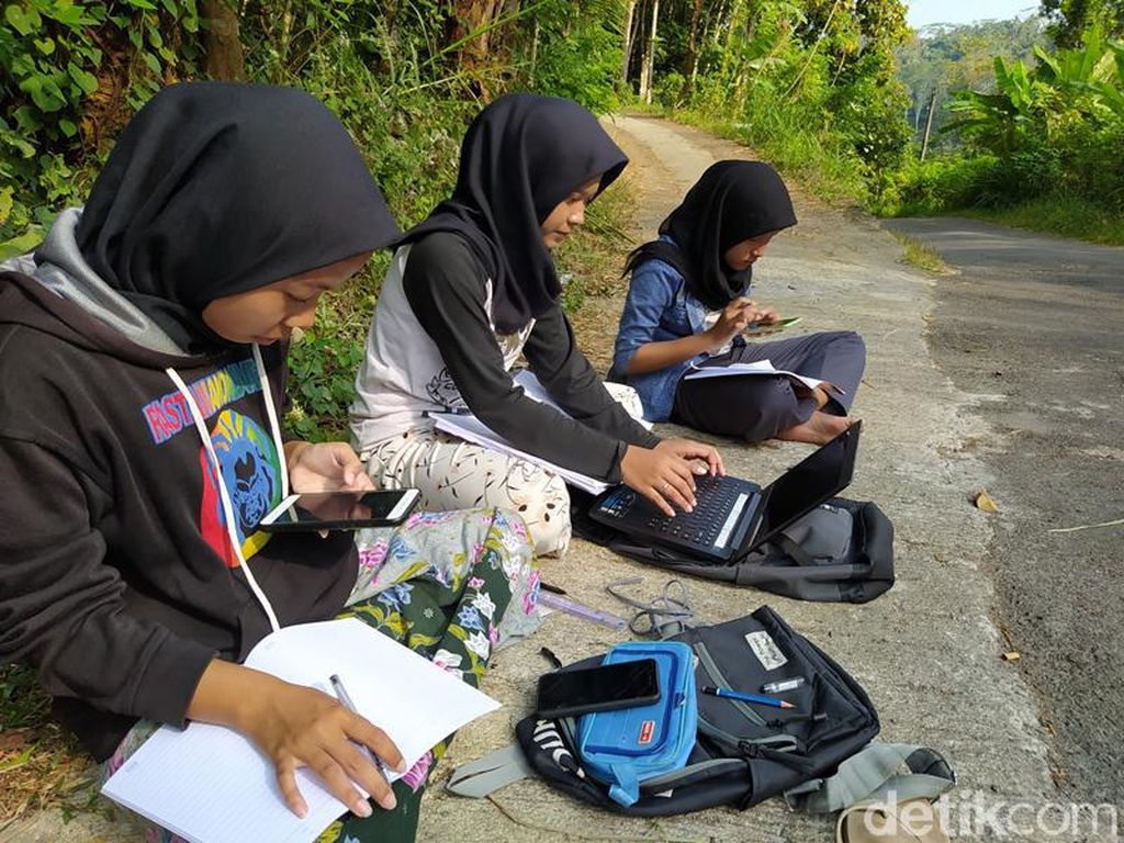 Kuliah Daring dan Masa Depan Pendidikan Tinggi Kuliah Daring dan Masa Depan Pendidikan Tinggi