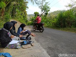 Kata PP Muhammadiyah Soal Mahasiswi UMM Kuliah Daring di Pinggir Jalan