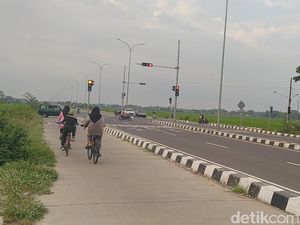 Ternyata Lokasi Emak-emak Main TikTok Sama dengan Bocah Sepedaan di Exit Tol Ternyata Lokasi Emak-emak Main TikTok Sama dengan Bocah Sepedaan di Exit Tol