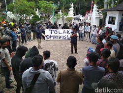 Mahasiswa-Wakil Rakyat Cirebon Sepakat Tolak RUU Omnibus Law