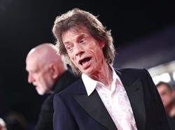 Mick Jagger Disebut Sudah Bertunangan dengan Wanita yang Lebih Muda 43 Tahun