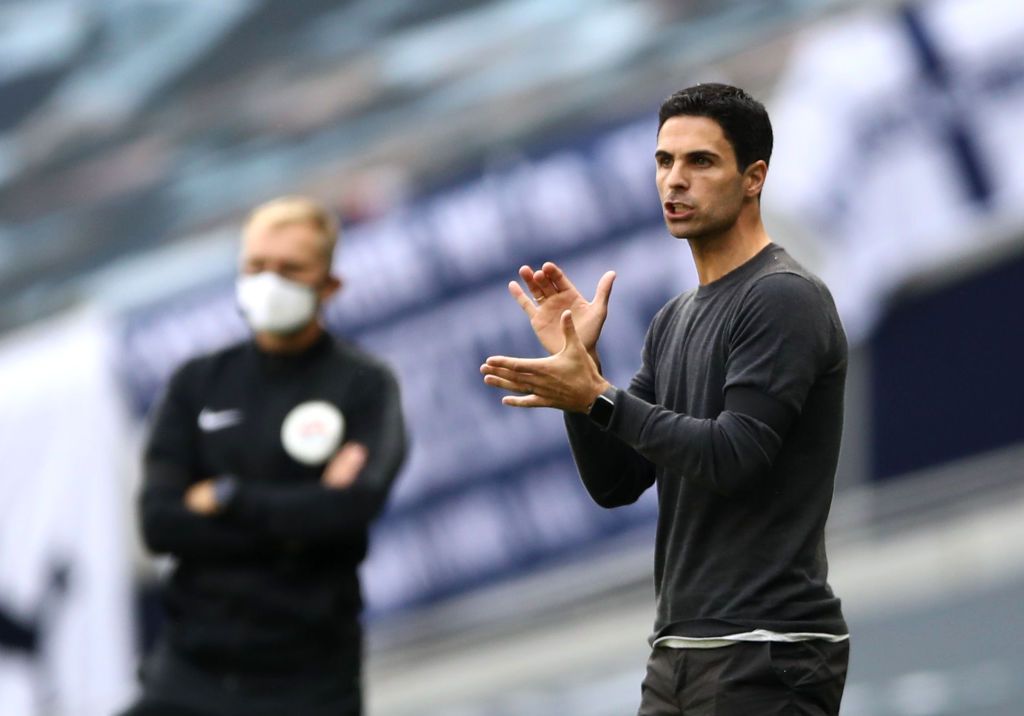 LONDON, ENGLAND - JULY 12: Mikel Arteta, Manager of Arsenal  gives his team instructions  during the Premier League match between Tottenham Hotspur and Arsenal FC at Tottenham Hotspur Stadium on July 12, 2020 in London, England. Football Stadiums around Europe remain empty due to the Coronavirus Pandemic as Government social distancing laws prohibit fans inside venues resulting in all fixtures being played behind closed doors. (Photo by Tim Goode/Pool via Getty Images)
