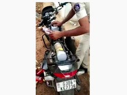 Waduh, Motor Dimodifikasi untuk Selundupkan 20 Botol Miras