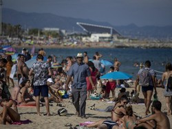 Kelewat Ramai, Pantai di Barcelona Ditutup Lagi