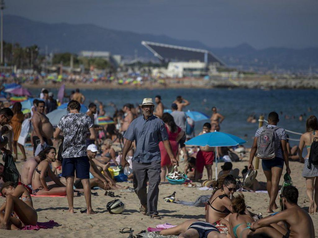 Kelewat Ramai, Pantai di Barcelona Ditutup Lagi Kelewat Ramai, Pantai di Barcelona Ditutup Lagi