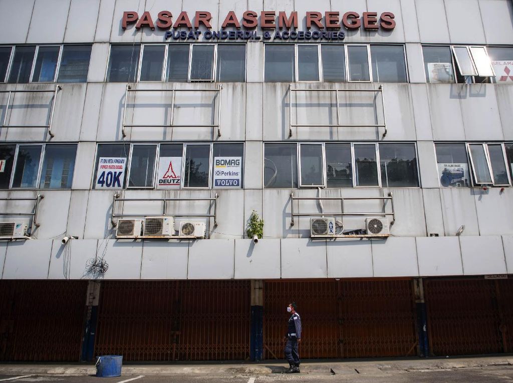 Pasar Asem Reges Jakbar Ditutup Sementara Pasar Asem Reges Jakbar Ditutup Sementara