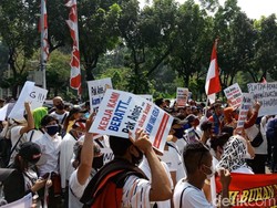Demo Pekerja Hiburan Malam di Balai Kota DKI, Bermasker tapi Tak Jaga Jarak