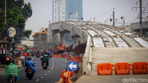 Pembangunan Flyover Tanjung Barat Terus Dikebut