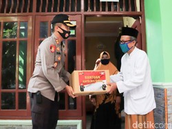 Ini Cara Polisi Tuban Terus Motivasi Pasien dan Keluarga COVID-19