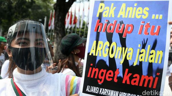 Ratusan Pekerja Hiburan Malam Geruduk Kantor Anies Baswedan