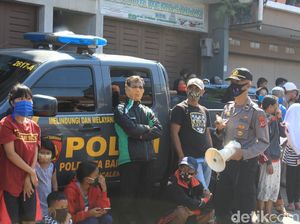 Warga Caci Maki Ayah Tiri Pembunuh Aulia Saat Akan Rekonstruksi