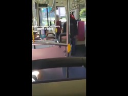 Tak Pakai Masker, Penumpang Bus Ini Malah Ngamuk Saat Ditegur