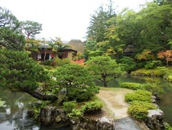 Isuien Garden, Taman di Atas Air yang Memesona