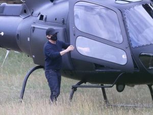 Ckckck...Tom Cruise Naik Helikopter Hanya untuk Makan Siang