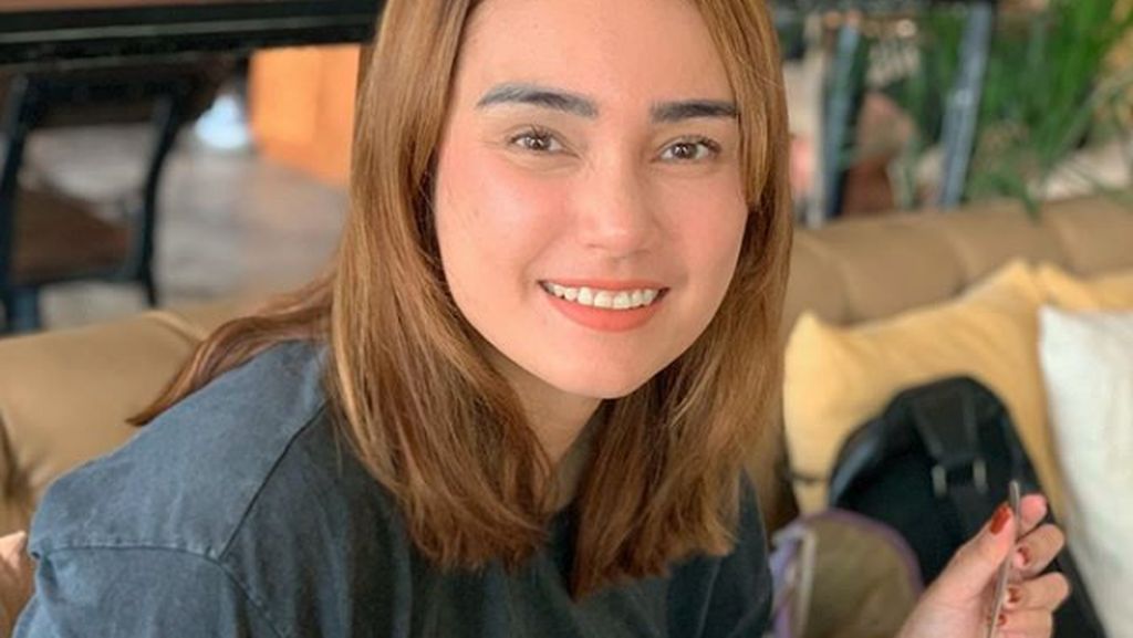 10 Transformasi Feby Febiola yang Kini Berambut Bondol Setelah Kemoterapi 10 Transformasi Feby Febiola yang Kini Berambut Bondol Setelah Kemoterapi