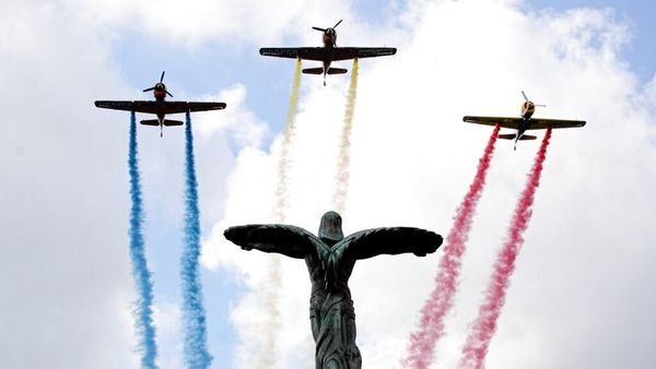 Rumania Rayakan Hari Penerbangan di Tengah Pandemi