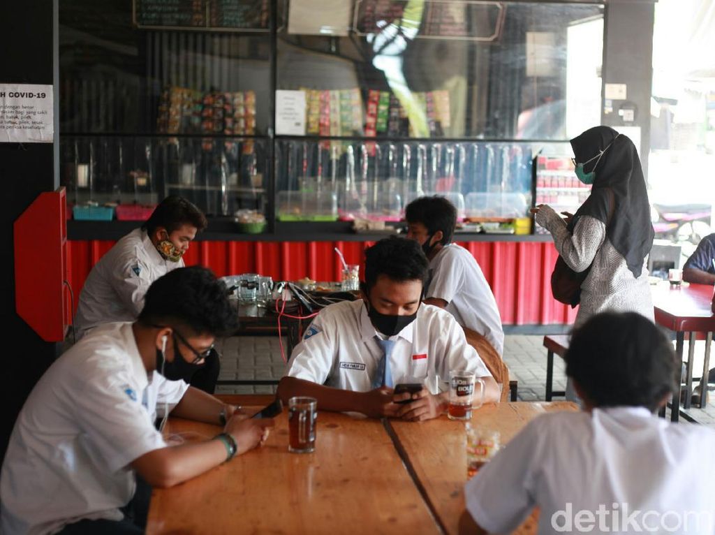 Warkop Ini Sediakan Wi-Fi untuk Belajar Daring, Gratis! Warkop Ini Sediakan Wi-Fi untuk Belajar Daring, Gratis!
