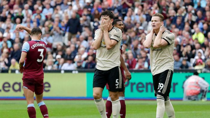 1176350247 LONDON, ENGLAND - SEPTEMBER 22: Harry Maguire of Manchester United and Scott McTominay react during the Premier League match between West Ham United and Manchester United at London Stadium on September 22, 2019 in London, United Kingdom. (Photo by Henry Browne/Getty Images)
