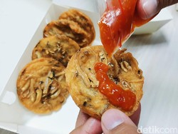 Bakwan Pontianak: Gurih Kenyal Bakwan Topping Udang Rebon dan Teri