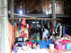 Melihat Siswa Korban Banjir di Wajo Sulsel Belajar Online di Pengungsian Melihat Siswa Korban Banjir di Wajo Sulsel Belajar Online di Pengungsian