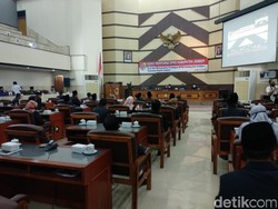 Dewan Usulkan Pemberhentian Bupati Jember