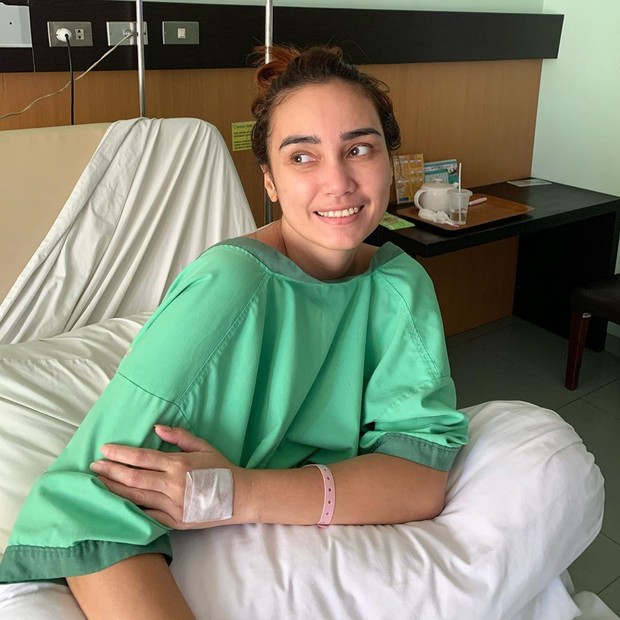 Feby Febiola Mengalami Kondisi Kista Ovarium/sumber: instagram.com/febyfebiola_/ Koleksi foto yang menunjukkan kondisi Feby Febiola yang mengalami kista ovarium dan harus dirawat di rumah sakit.