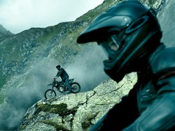 Sinopsis Point Break, Aksi Penyamaran Agen FBI Mengungkap Kejahatan Ekstrem