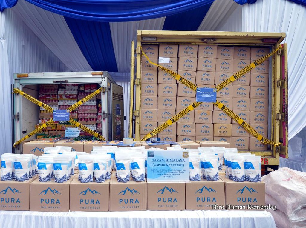 2,5 Ton Garam Himalaya Ilegal Dimusnahkan 2,5 Ton Garam Himalaya Ilegal Dimusnahkan