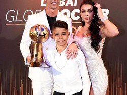 Tentu, Georgina suka menemani Cristiano Ronaldo untuk menghadiri acara pemberian penghargaan (Instagram/georginagio)
