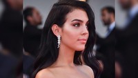 Georgina Rodriguez merupakan wanita asal Spanyol yang berusia 26 tahun. Dirinya merupakan seorang model (Instagram/georginagio)