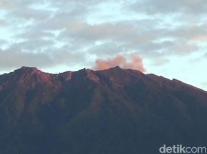 Gunung Raung Bergemuruh, Pos Pantau: Normal Saat Erupsi Gunung Raung Bergemuruh, Pos Pantau: Normal Saat Erupsi