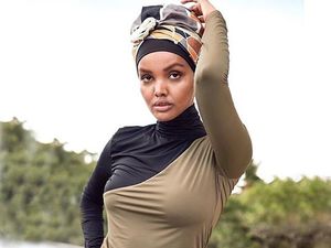 Halima Aden Kembali Jadi Model Baju Renang Muslimah untuk Sports Illustrated