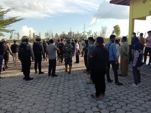 Relawan Pemakaman Jenazah COVID-19 Dipukul Pakai Nisan oleh Keluarga Pasien Relawan Pemakaman Jenazah COVID-19 Dipukul Pakai Nisan oleh Keluarga Pasien