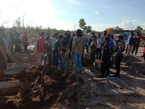 Waduh! Ada Relawan Pemakaman Jenazah COVID-19 Dipukul Pakai Nisan Waduh! Ada Relawan Pemakaman Jenazah COVID-19 Dipukul Pakai Nisan