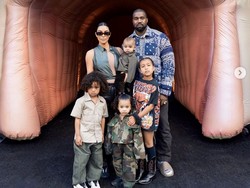 Terharu! North West Tulis Pesan Manis untuk Kim Kardashian di Tisu Toilet