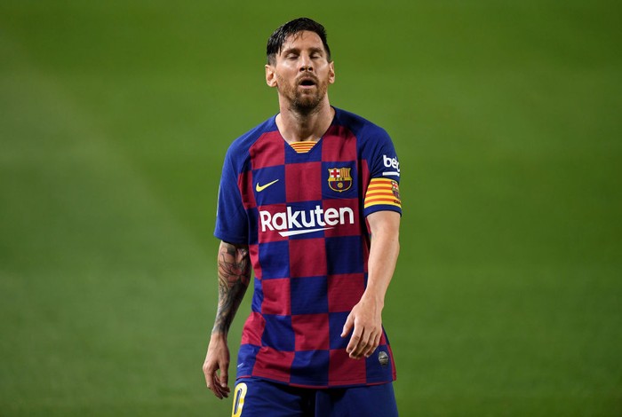 BARCELONA, SPAIN - JULY 16: Lionel Messi of FC Barcelona shows his disappointment during the Liga match between FC Barcelona and CA Osasuna at Camp Nou on July 16, 2020 in Barcelona, Spain. (Photo by David Ramos/Getty Images)
