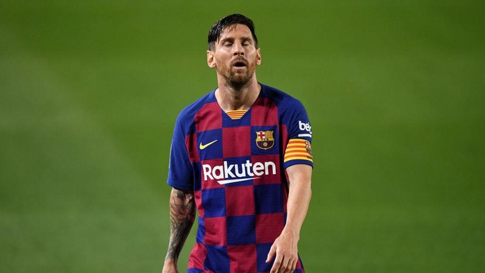 BARCELONA, SPAIN - JULY 16: Lionel Messi of FC Barcelona shows his disappointment during the Liga match between FC Barcelona and CA Osasuna at Camp Nou on July 16, 2020 in Barcelona, Spain. (Photo by David Ramos/Getty Images)