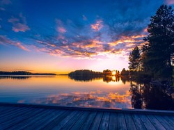 Mengenal Fenomena Midnight Sun yang Bikin Matahari Bersinar 24 Jam